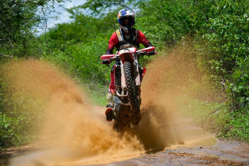Do extremo Norte ao Sul, pilotos cruzam o país para competir e fazer turismo no sertão
