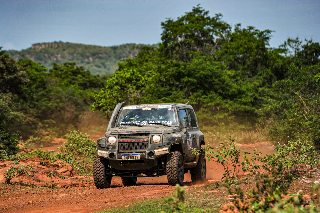 Dupla do Mato Grosso assume ponta da categoria Master nos carros 4x4